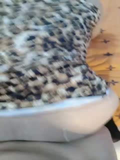 今天老婆漂亮哦，穿着豹纹连衣裙，下班堵在门口、激战到床上，拥抱舌吻_女上位，酣畅淋漓！.的封面图