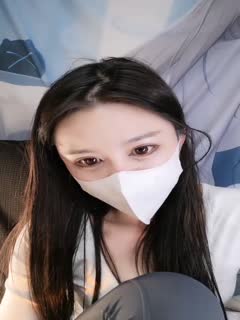 黑框眼镜网红尤物！干净白虎美穴！跳蛋磨蹭塞入的封面图