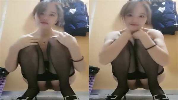 高跟黑丝贫乳露出癖痴女卖场公厕里淫声荡语撩骚互动假屌抽插骚逼高潮翻白眼